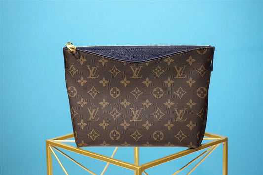 The Franco Shops - Louis Vuittons  - 8000