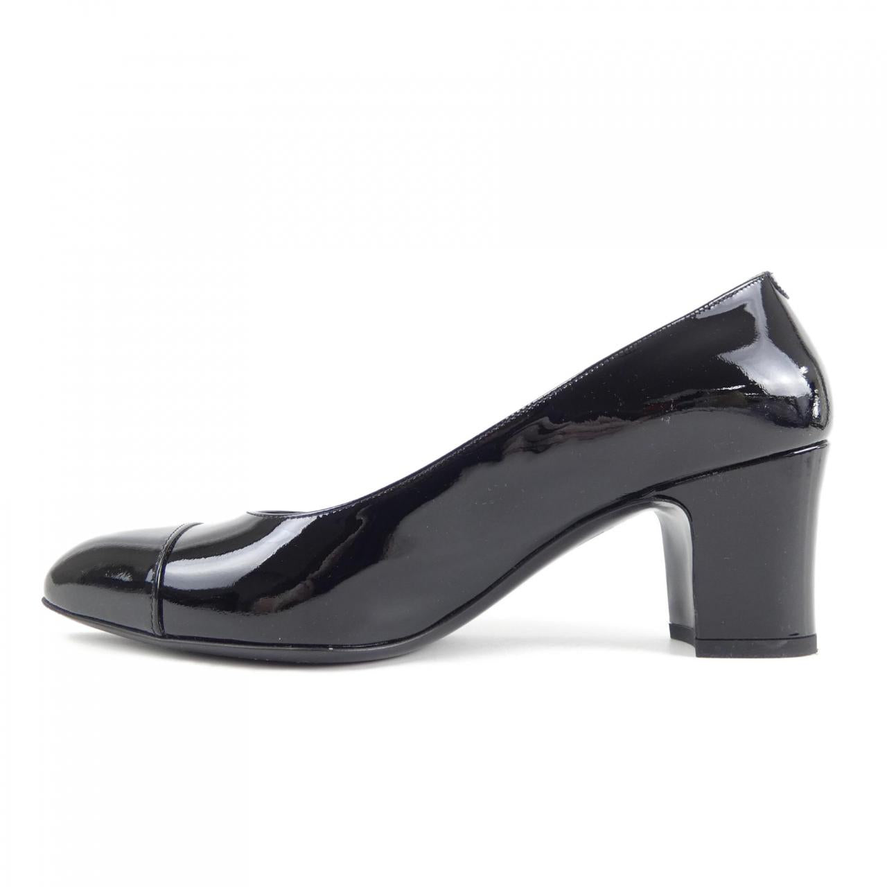 Chanel G45053B13339 Patent Calfskin Pumps