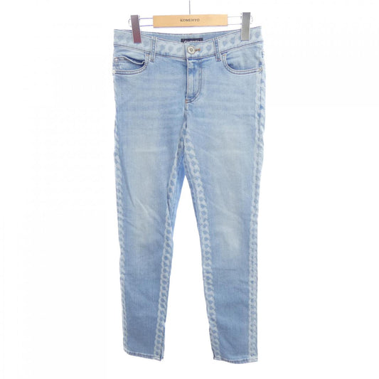 Chanel P60875V46398 Jeans