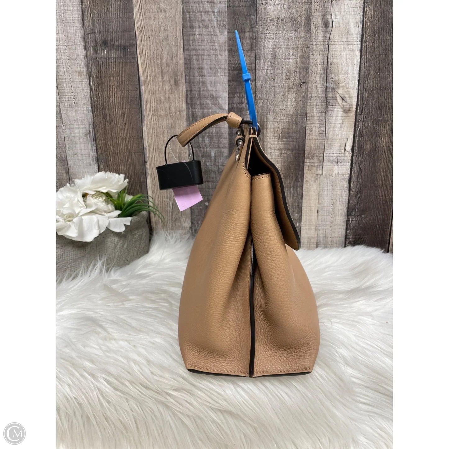 Handbag Luxury Designer By Gucci, Size: Medium