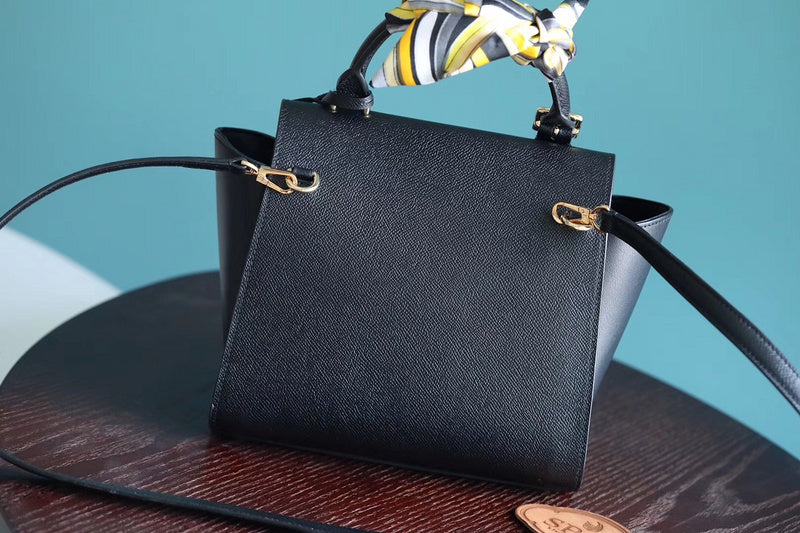 The Franco Shops - Louis Vuittons  - 7872