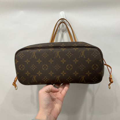 Handbag Luxury Designer By Louis Vuitton  Size: Small