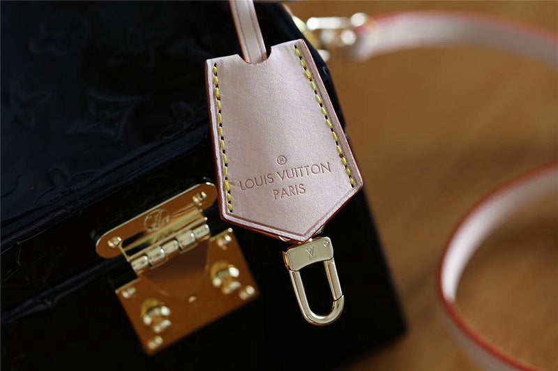 Franco Shops - Louis Vuittons  - 9343