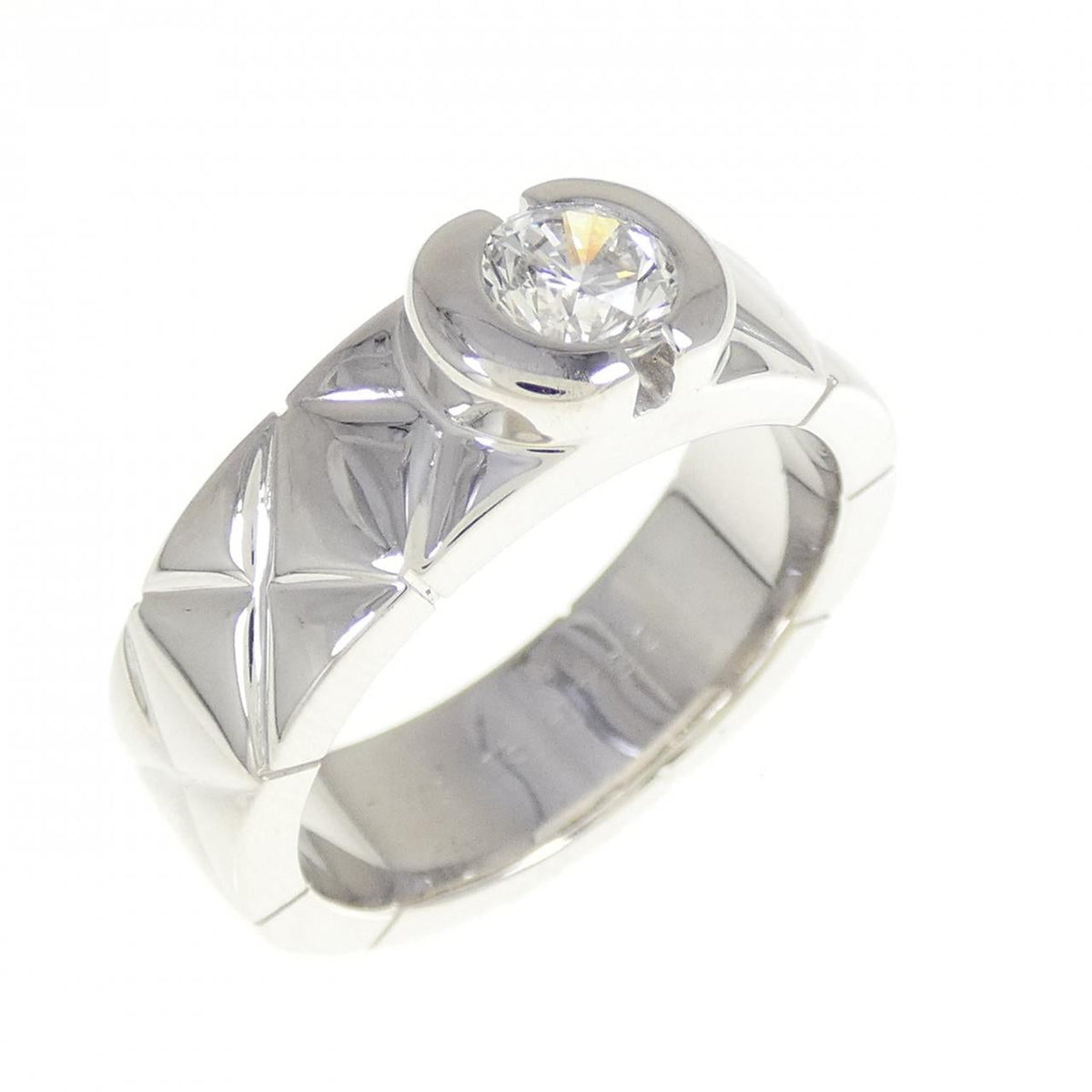 Chanel Matelassé 750 White Gold Diamond Ring