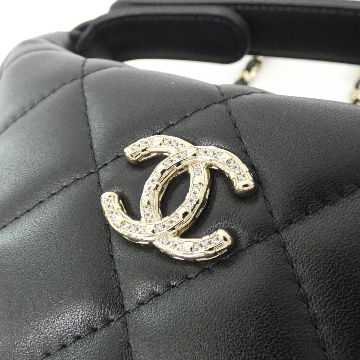 Chanel AP4761 Calf Chain Clutch
