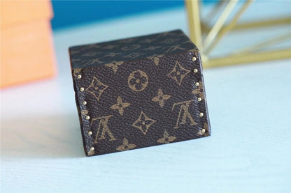 Franco Shops - Louis Vuittons  - 9525