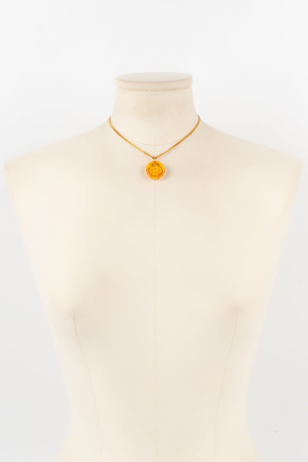 Collier camélia Chanel