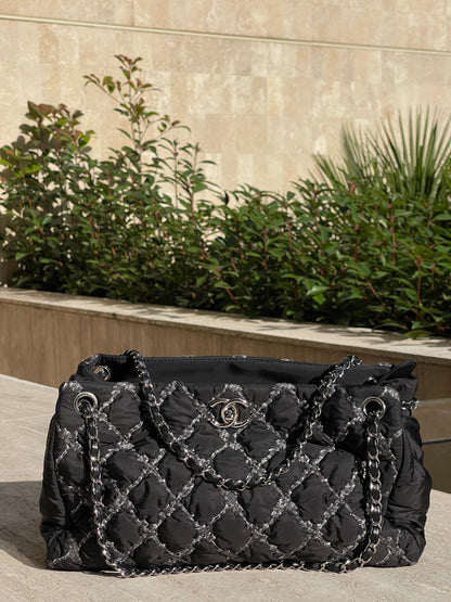 Chanel - cabas nylon noir paris/byzance