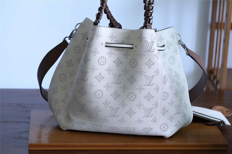 The Franco Shops - Louis Vuittons  - 7901