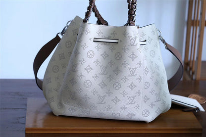The Franco Shops - Louis Vuittons  - 7901