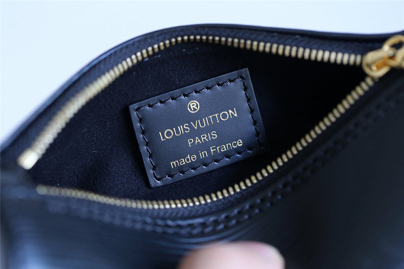 The Franco Shops - Louis Vuittons  - 7973