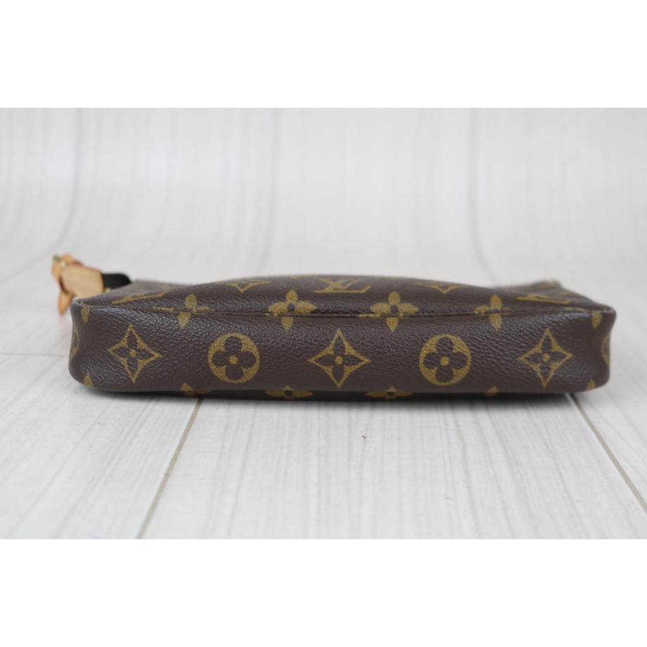 Rank A ｜   LV Monogram Pochette Accessoires ｜090501