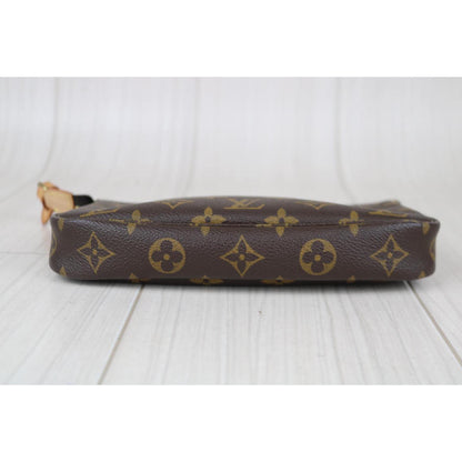Rank A ｜   LV Monogram Pochette Accessoires ｜090501