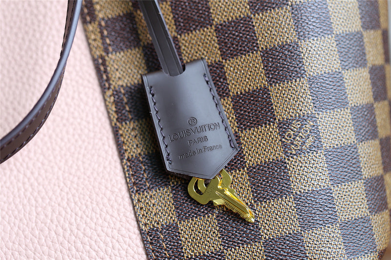 The Franco Shops - Louis Vuittons  - 7902