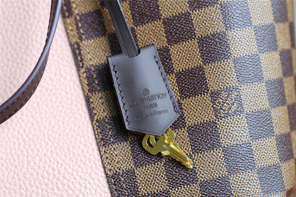 The Franco Shops - Louis Vuittons  - 7902