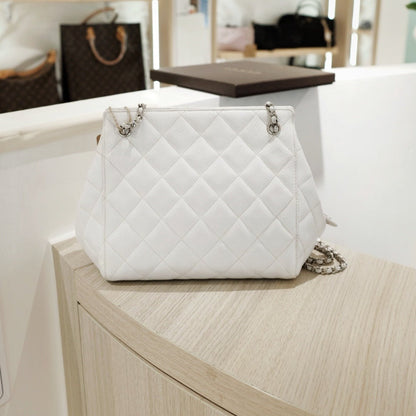 Chanel vintage caviar chain bag
