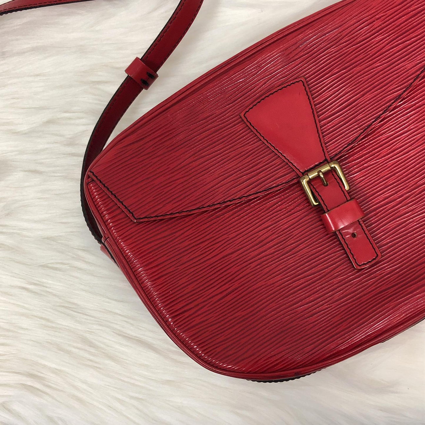 Louis-Vuitton Epi Rare Red Jeune Fille MM