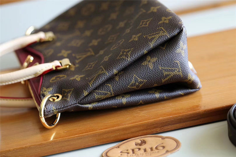 The Franco Shops - Louis Vuittons  - 7844