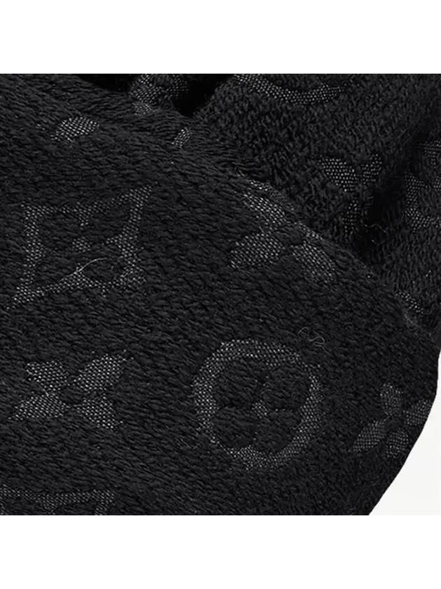 Louis Vuitton Monogram Classic Scarf Black Wool M70520