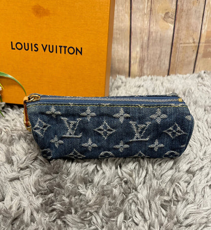 Handbag Designer By Louis Vuitton  Size: Small