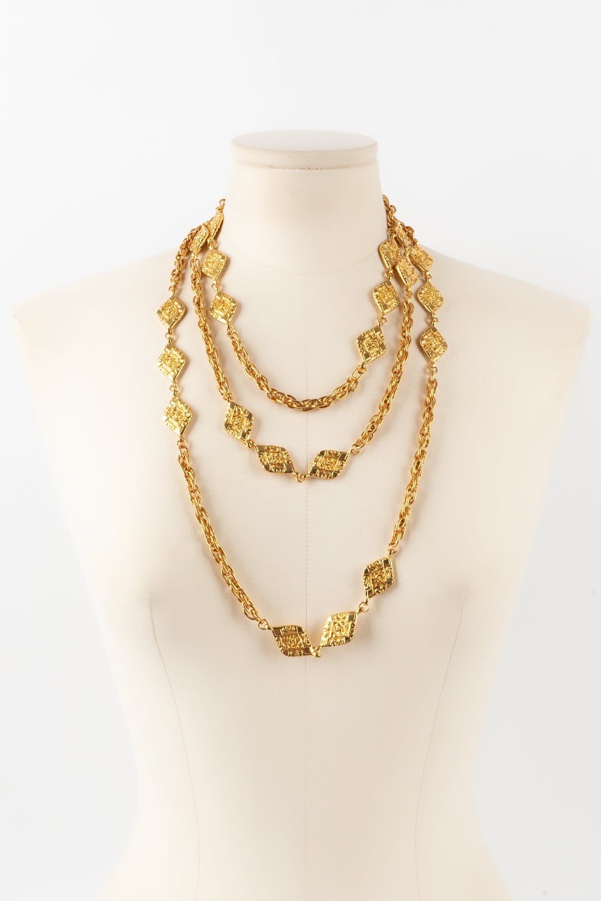 Collier / sautoir en métal doré Chanel