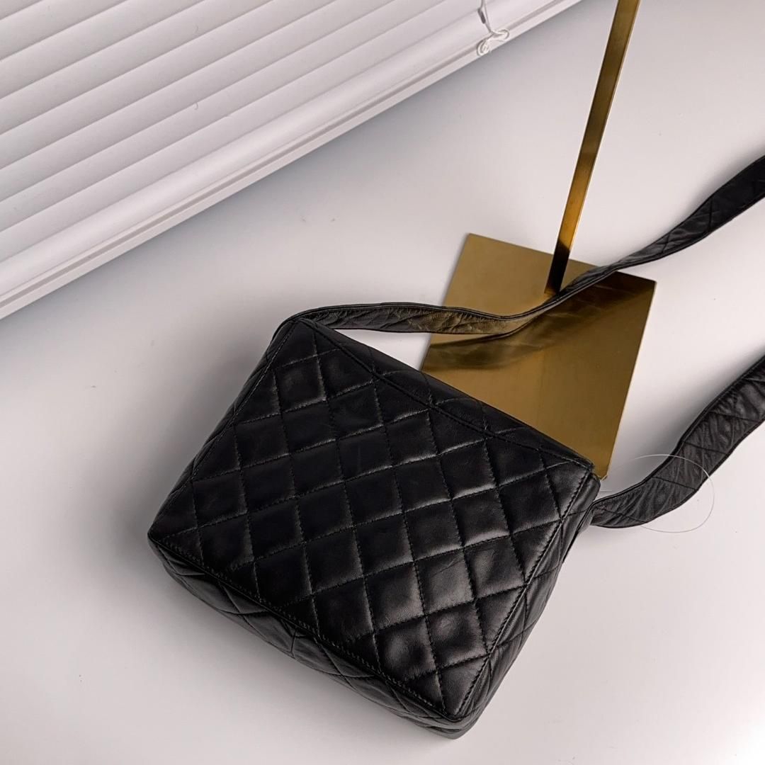 Leather crossbody bag Chanel Black in Leather MR