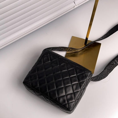 Leather crossbody bag Chanel Black in Leather MR