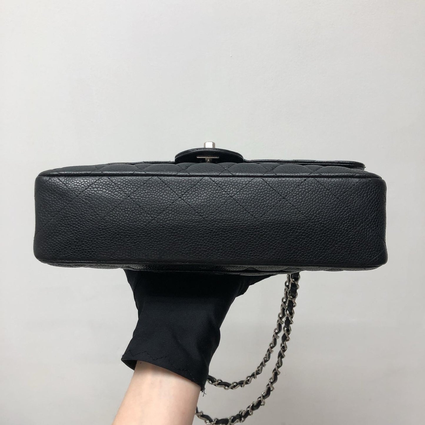 Classic Double Flap Caviar M/L in Black SHW