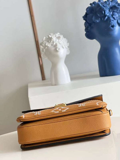 The Franco Shops - Louis Vuittons  - 12117