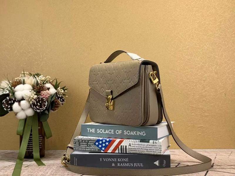 The Franco Shops - Louis Vuittons  - 12092