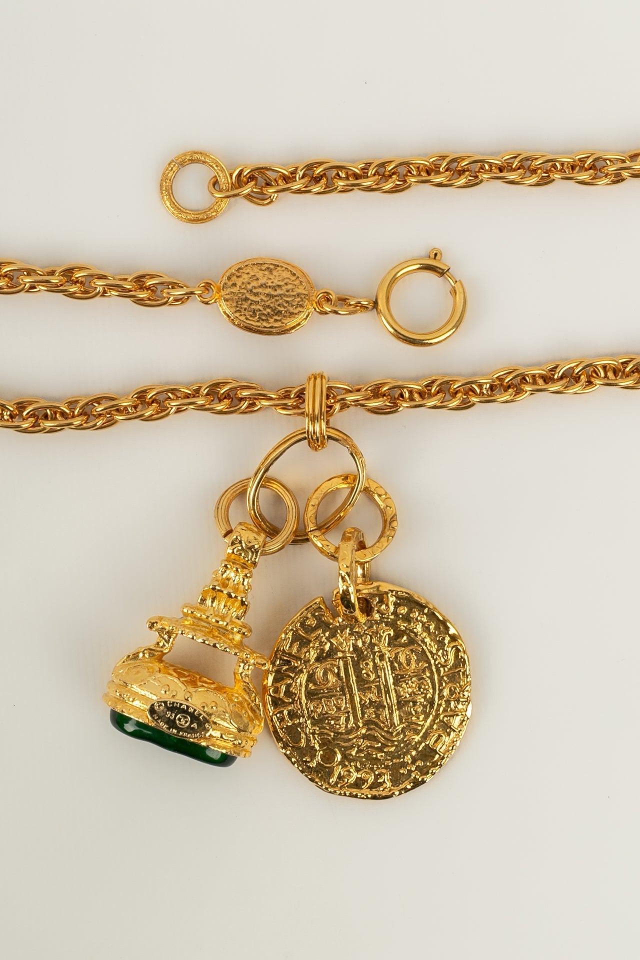 Collier sceau Chanel 1993