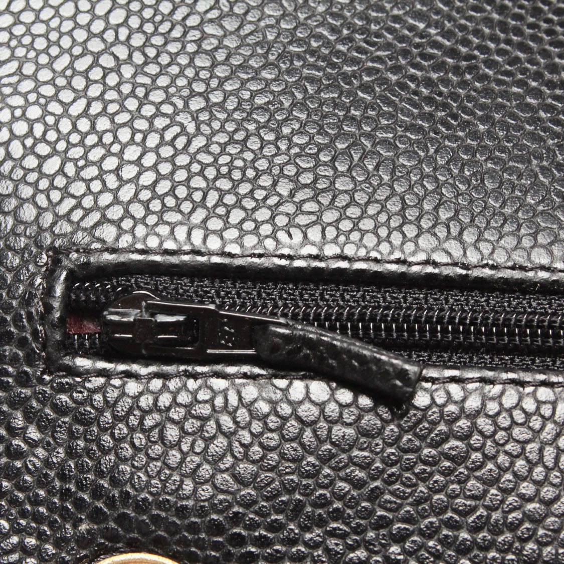 Chanel Caviar Jumbo Classic Flap Bag Leather Shoulder Bag in Excellent condition