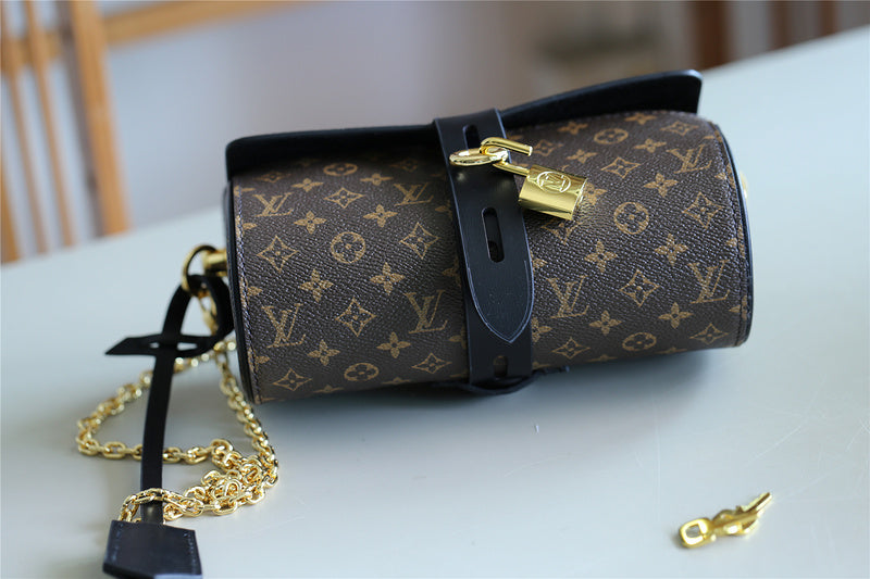 The Franco Shops - Louis Vuittons  - 7986