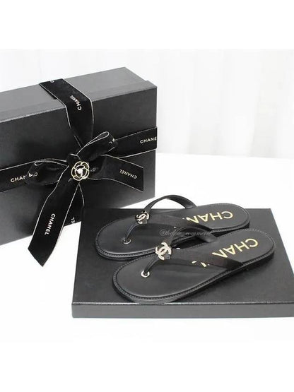 WoMen's CC Logo Flip Flops Black Chanel