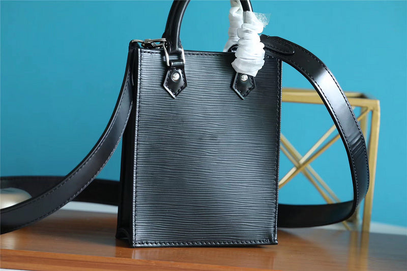 The Franco Shops - Louis Vuittons  - 7725