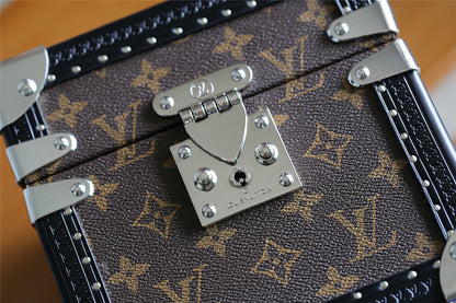 Franco Shops - Louis Vuittons  - 9535