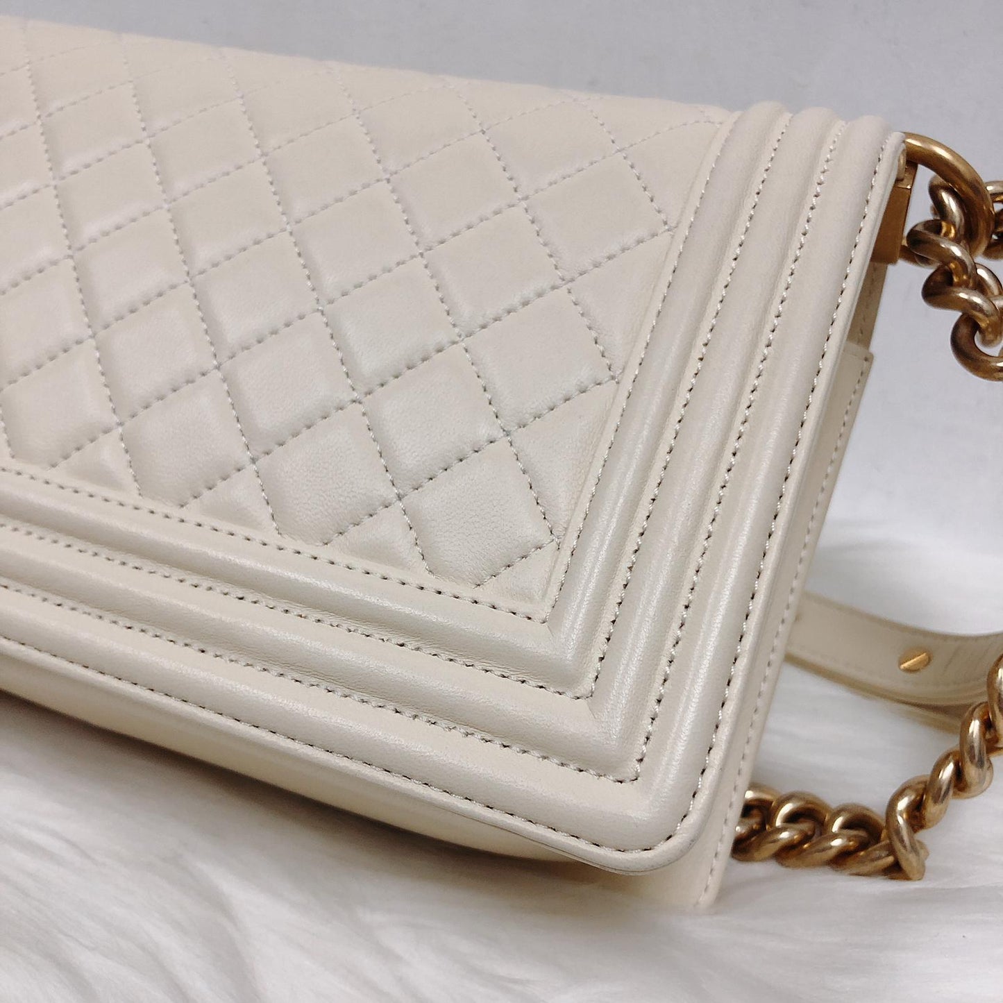 Old Medium Le Boy in Quilted Cream Calfskin with GHW