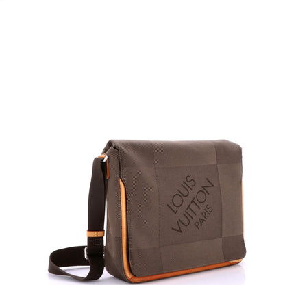 Terre Messenger Bag Damier Geant Canvas