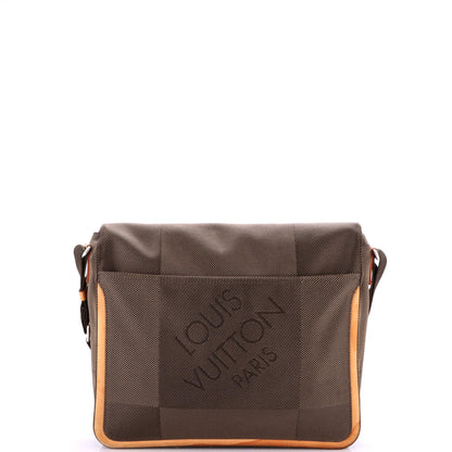Terre Messenger Bag Damier Geant Canvas