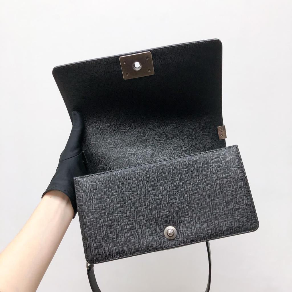 Le Boy Old Medium Caviar Black RHW