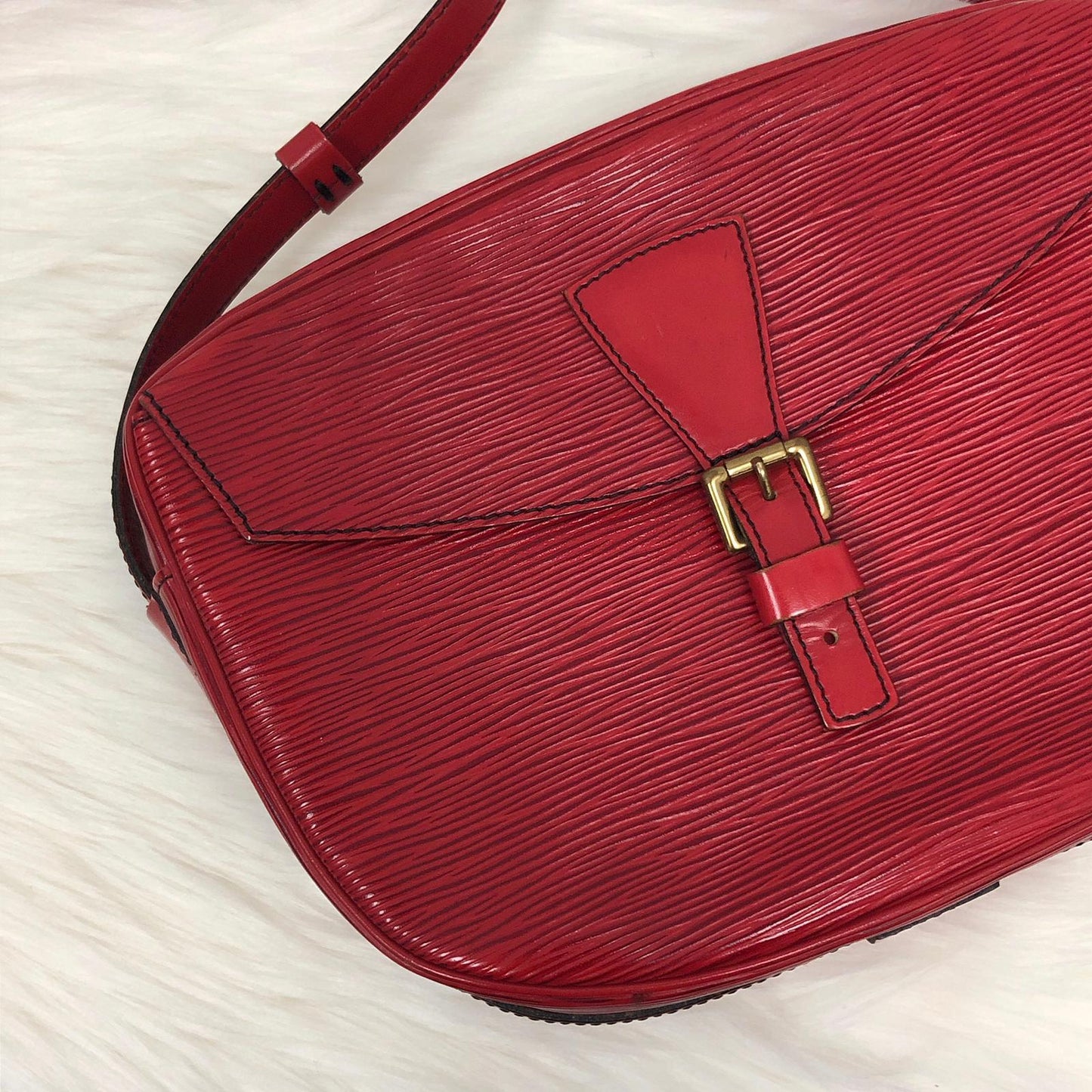 Louis-Vuitton Epi Rare Red Jeune Fille MM