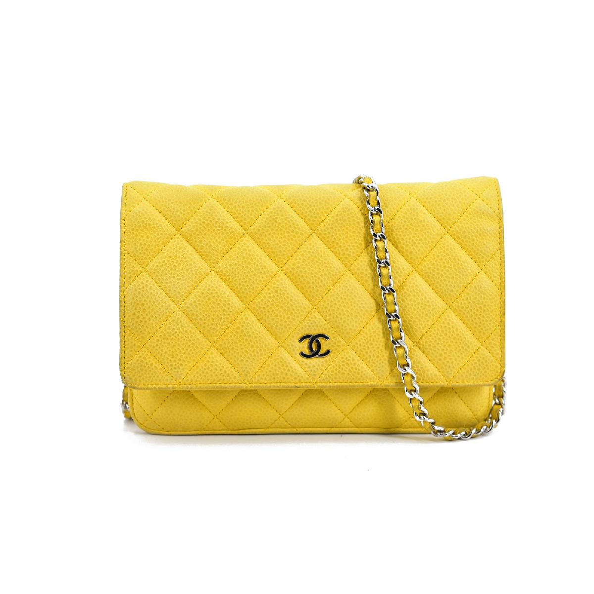 Chanel null Leather Crossbody Bag  h14371 in Fair condition