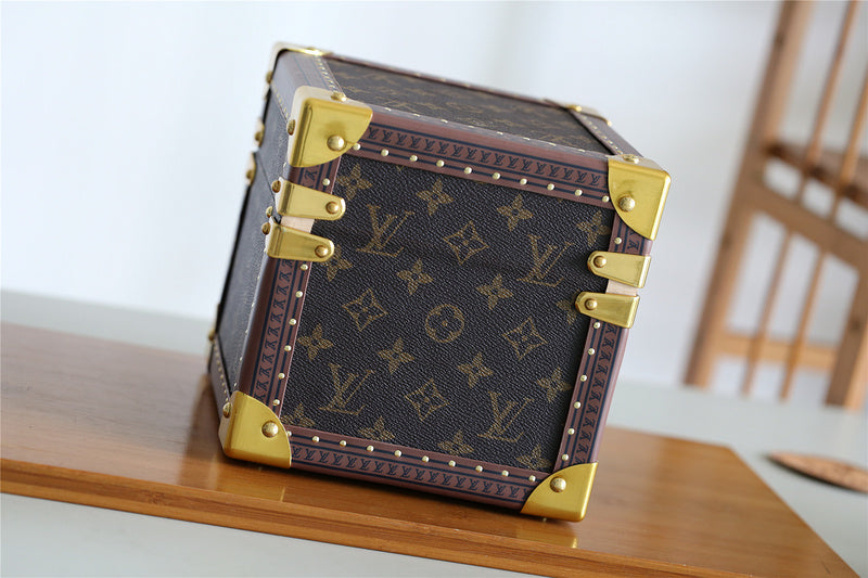 Franco Shops - Louis Vuittons  - 9540