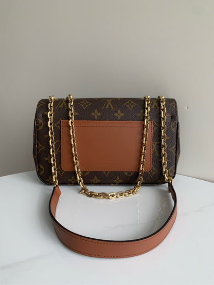 LOUIS VUITTON<br>Shoulder Bag
