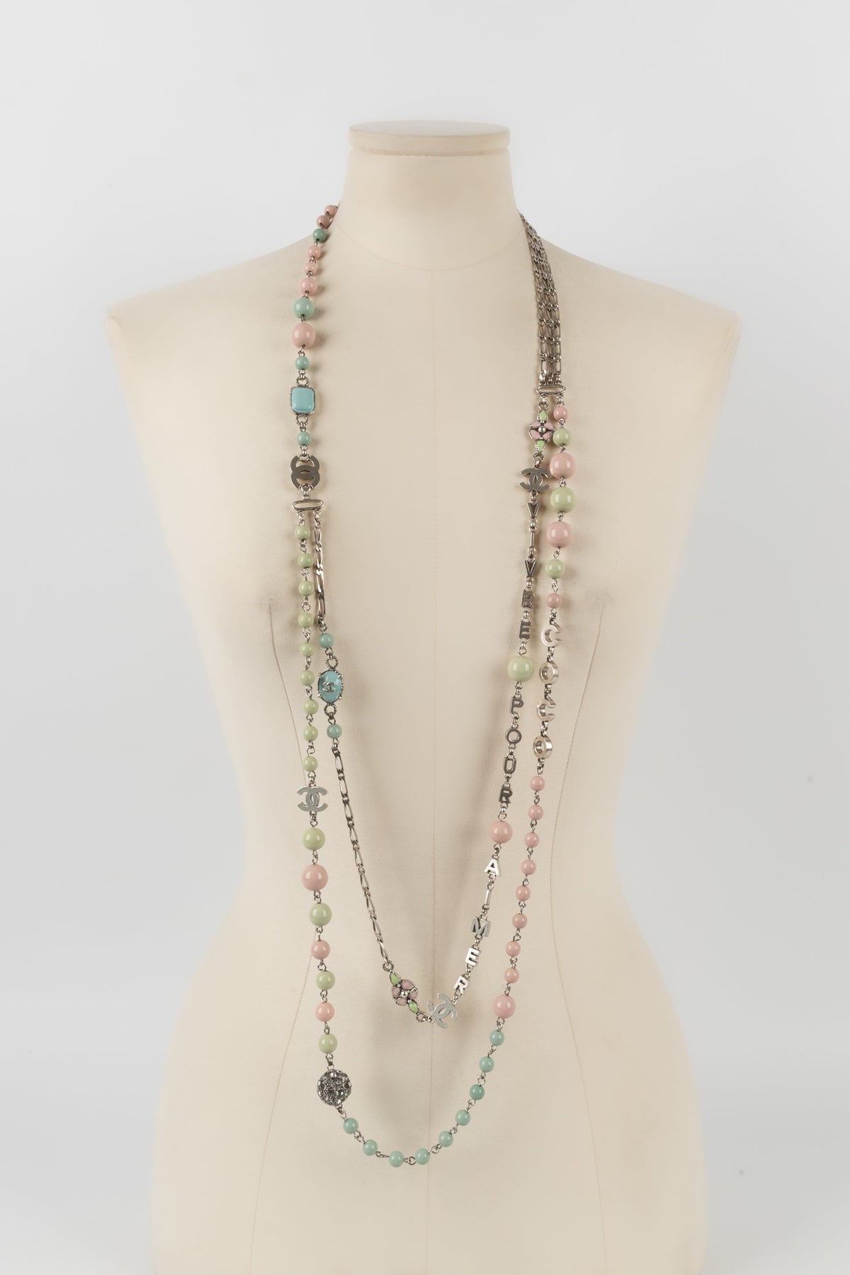 Collier pastel Chanel Croisière 2003