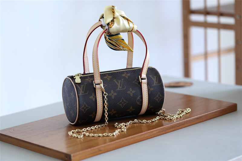 The Franco Shops - Louis Vuittons  - 7974