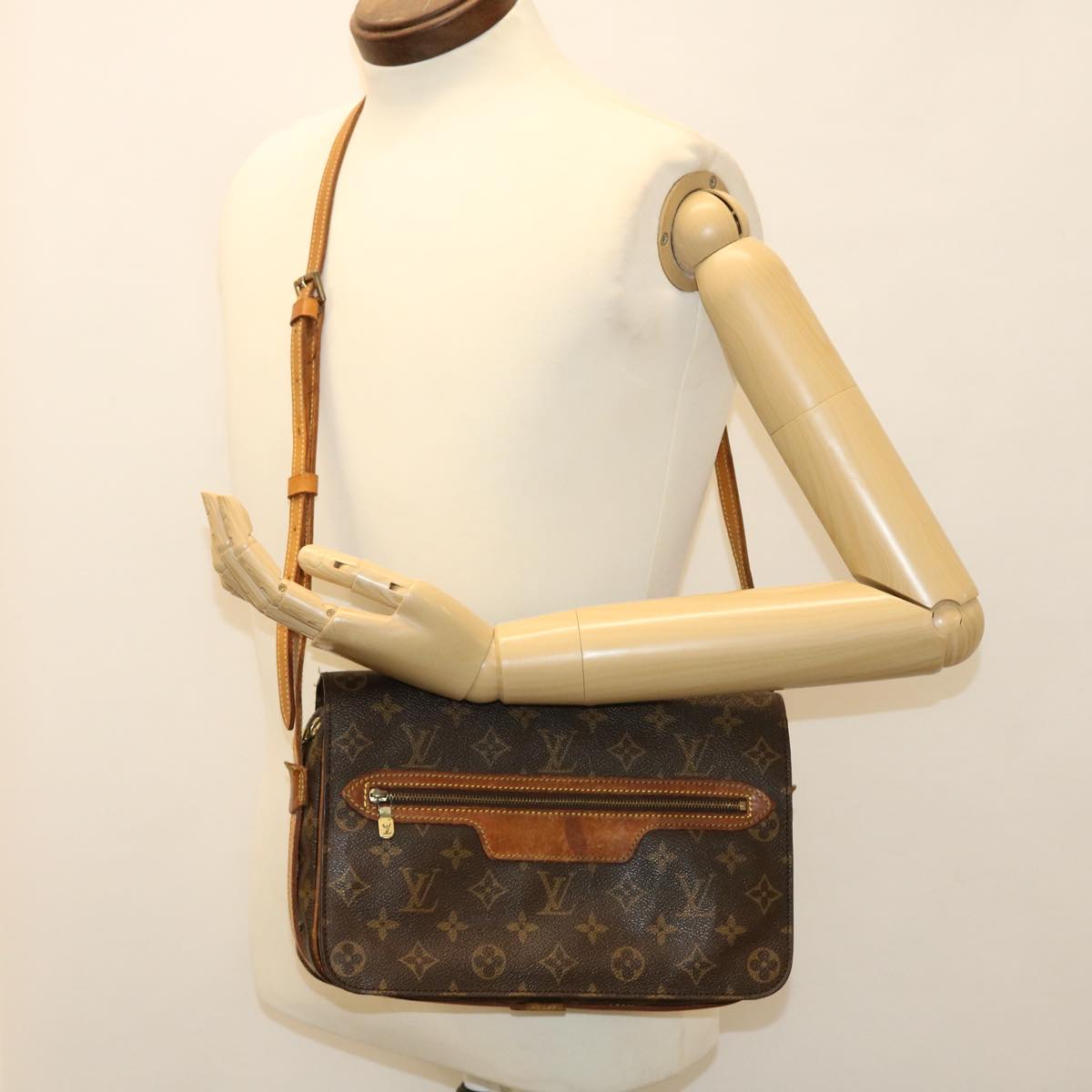 LOUIS VUITTON Monogram Saint Germain 28 Shoulder Bag M51207 LV 38848