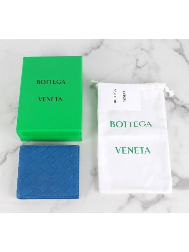 Luxury Bottega Veneta Zipper Around Half Wallet