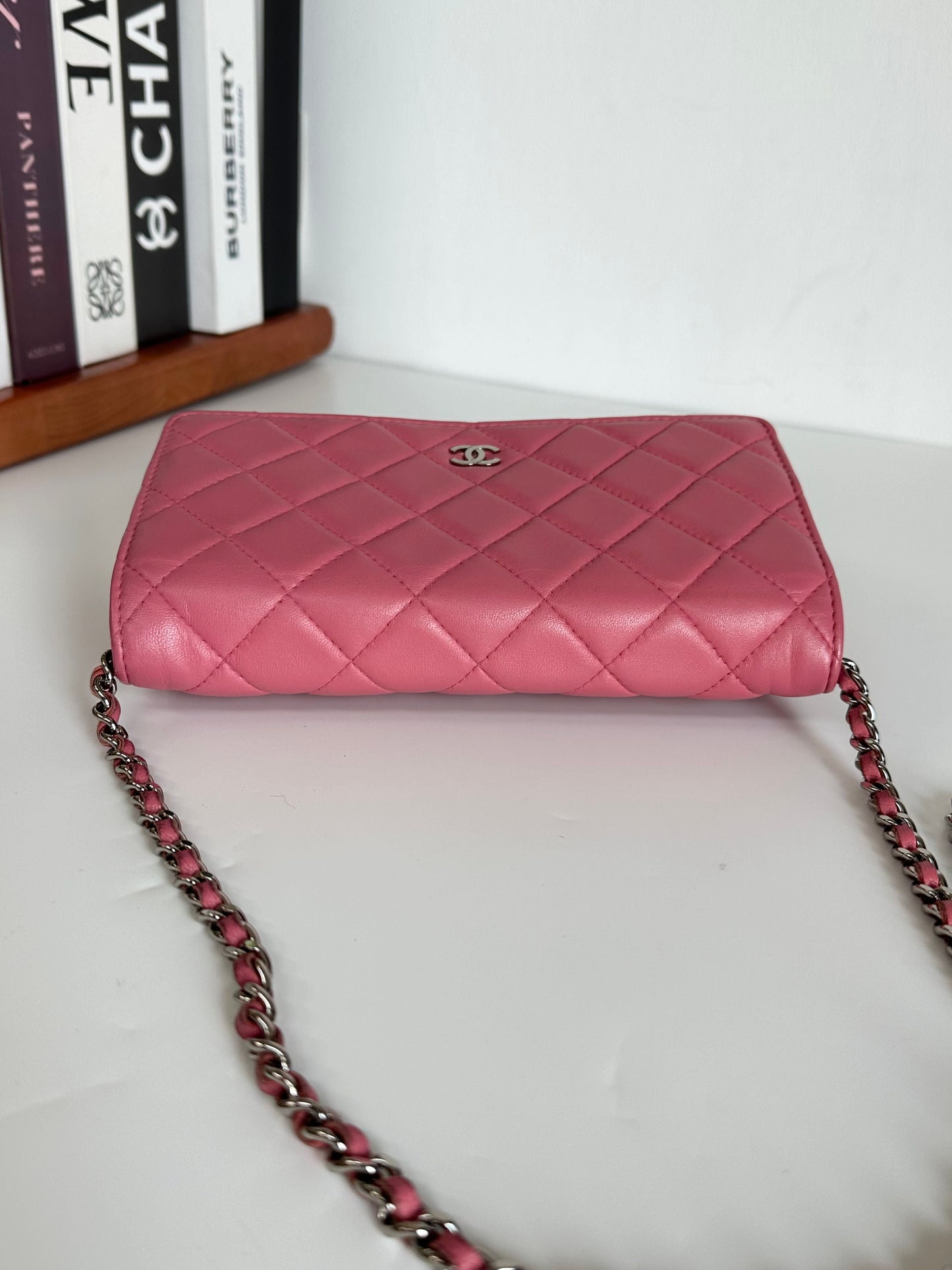 Wallet on chain timeless/classique leather crossbody bag Chanel pink in Leather #QIE