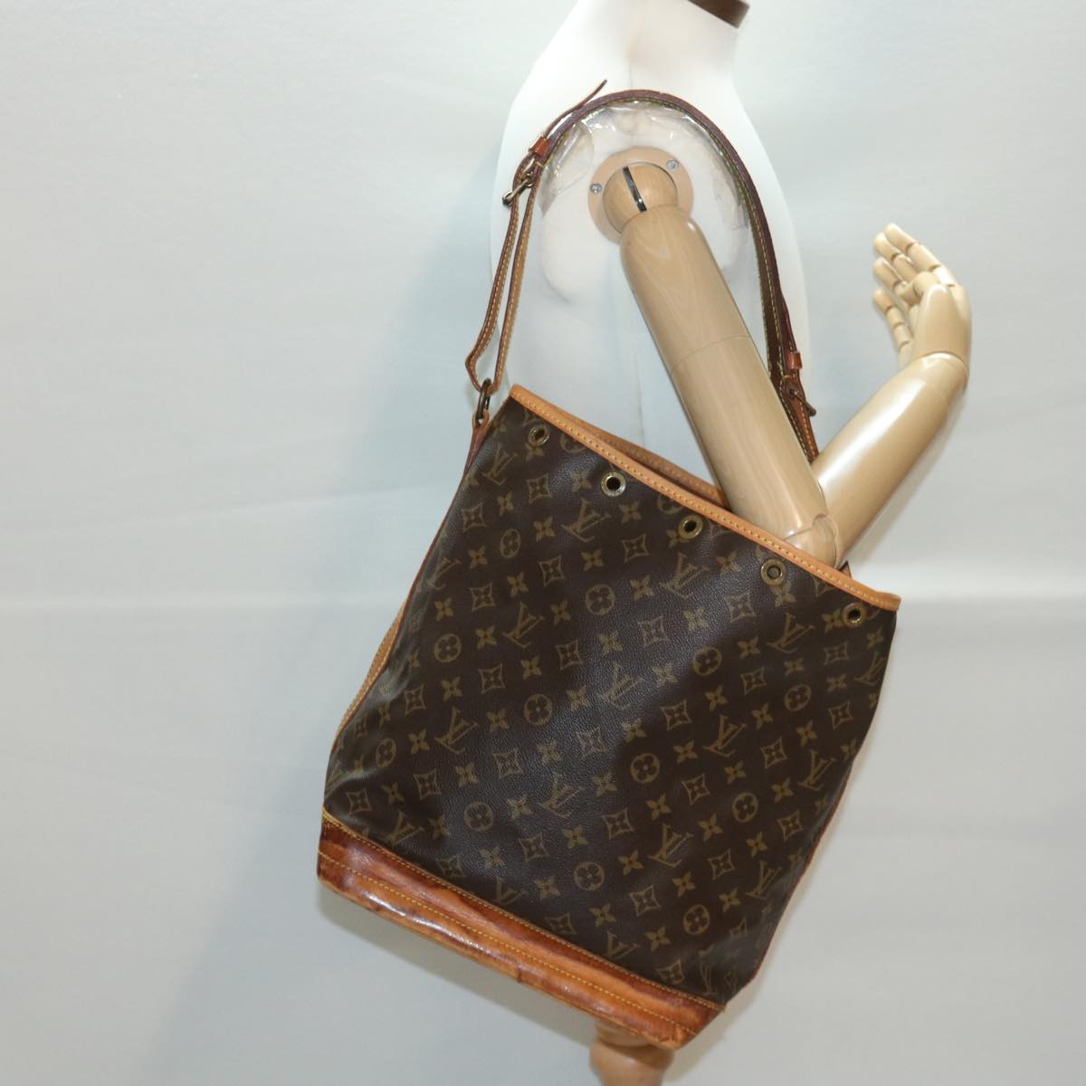 LOUIS VUITTON Monogram Noe Shoulder Bag M42224 LV 39083
